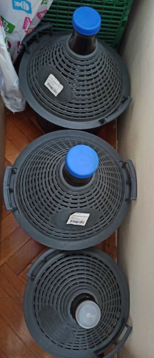 Стъклени дамаджани