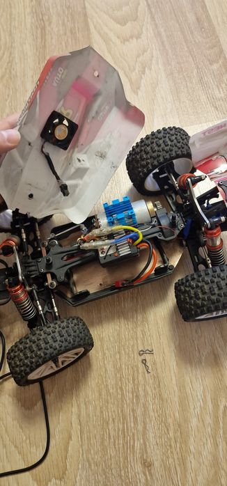 ‼️Mașină wltoys 144001 perfectă stare cu upgrade full box