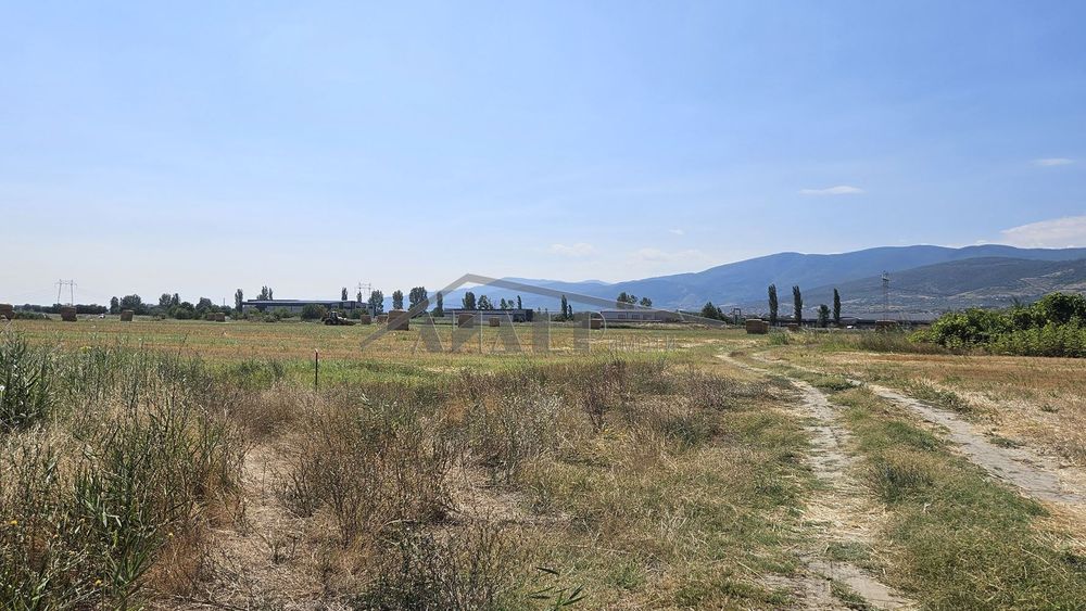 Атрактивен парцел с площ от 7902 кв.м. в кв. Беломорски