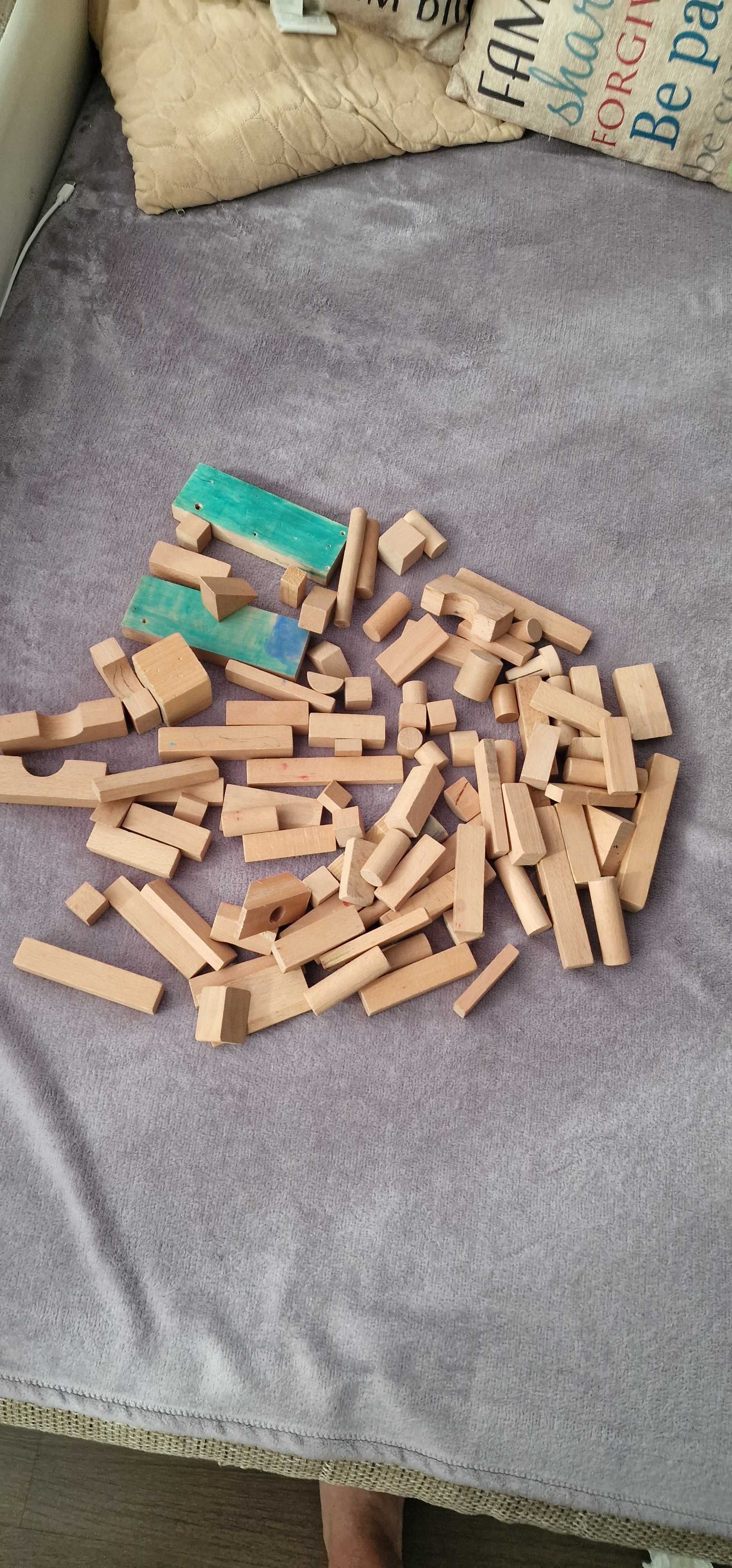 Set de constructie cuburi din lemn (100 piese)