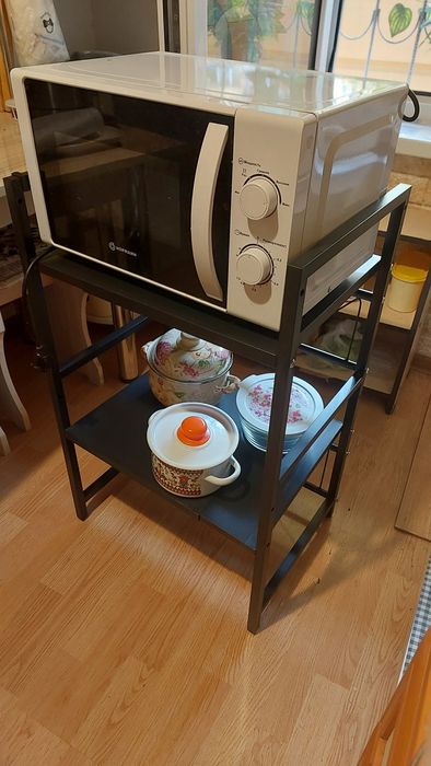 Продается срочно раздвижная (от 35см до 65см) полка под микроволновку