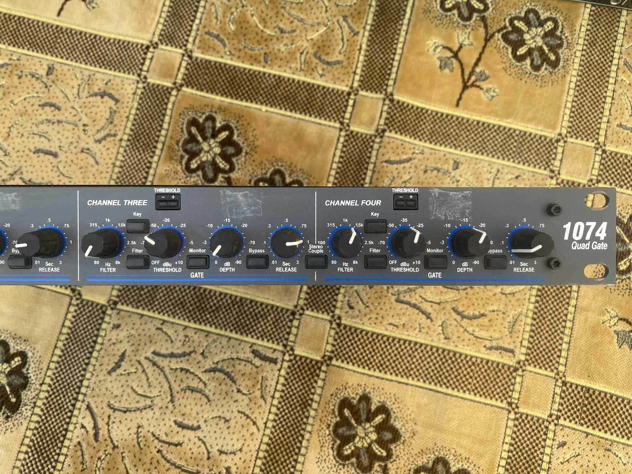 dbx 1074 Quad/Gate