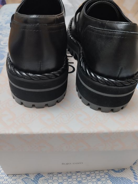 Продам туфли  новые