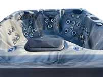 Jacuzzi 6 persoane cu hidromasaj și cromoterapie