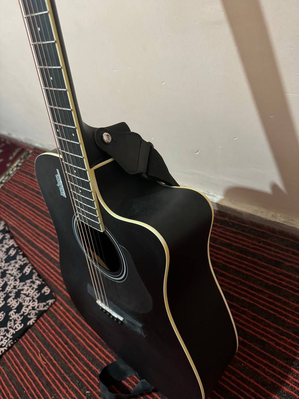 Gitara black acustik