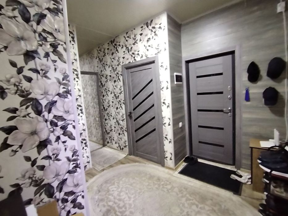 Chirchiq sh 8 mikrorayon 1 etaj 2 xonali uy sotiladi