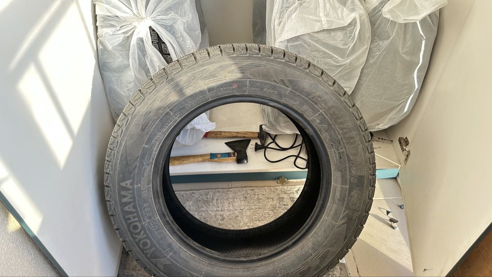 Шины R17 зимние 4 шт Yokohama