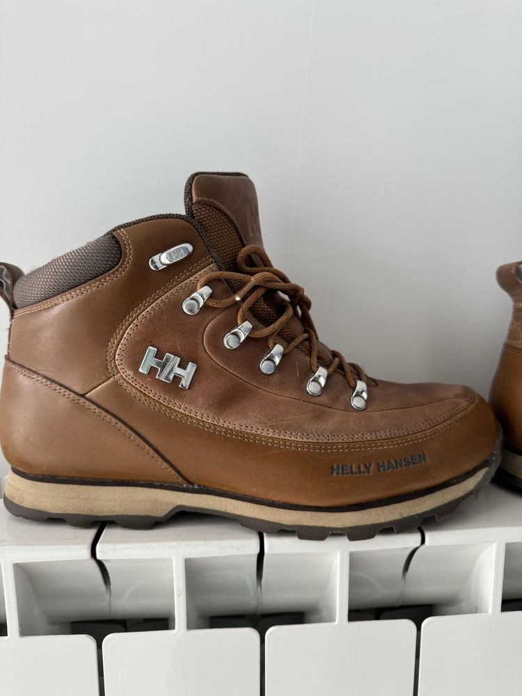 Мъжки обувки Helly Hansen и New balance
