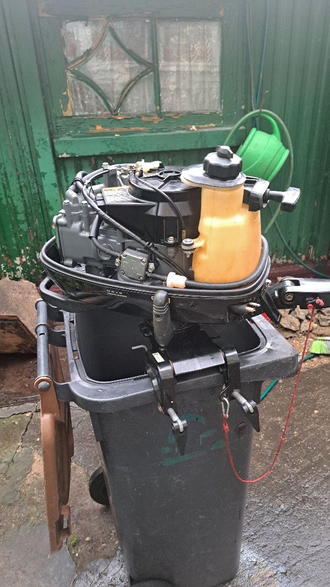 Vând motor de barca
