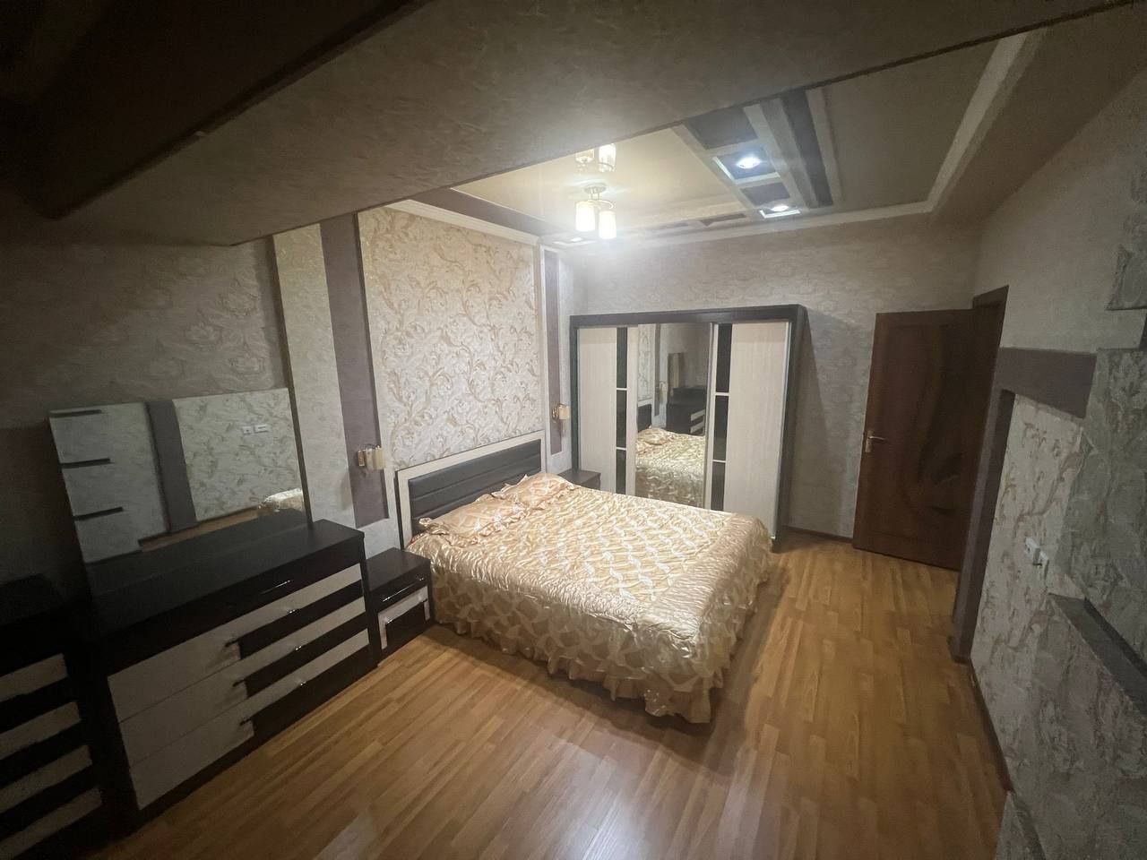 Квартира Сотилади 80кв метр жихозлари билан 2 гиштли 50.000$