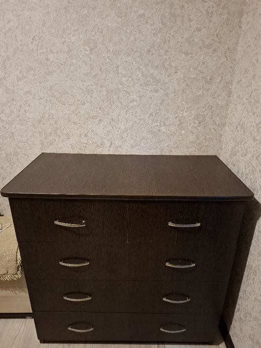 КОМОД для вещей,Тёмно коричневый в отличном состоянии