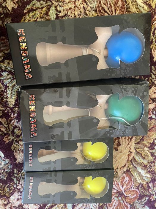 Vând kendama 30 și 20 lei