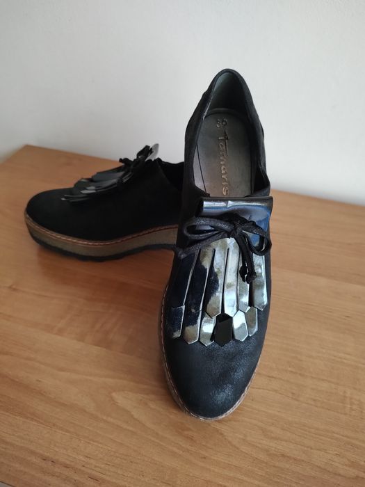 Нови обувки  Tamaris и сникърси Custome national