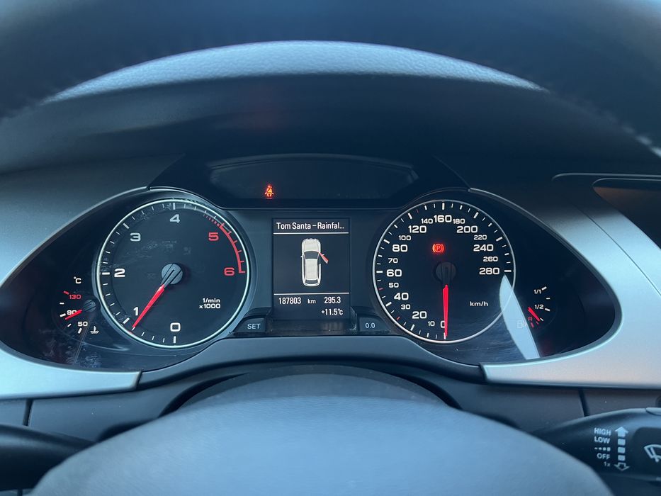 Audi A4 B8 S-Line 2.0 TDI 143 CP Euro 5 Bi-Xenon / Navi mare 3G