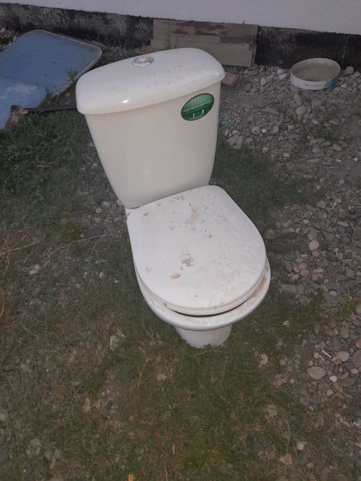 Продам унитаз бу с комплектам