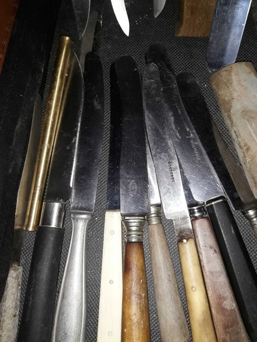 Стари ножове всичко на куп