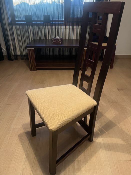 Scaune di lemn masiv