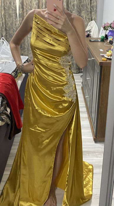 Rochie satin cu trena