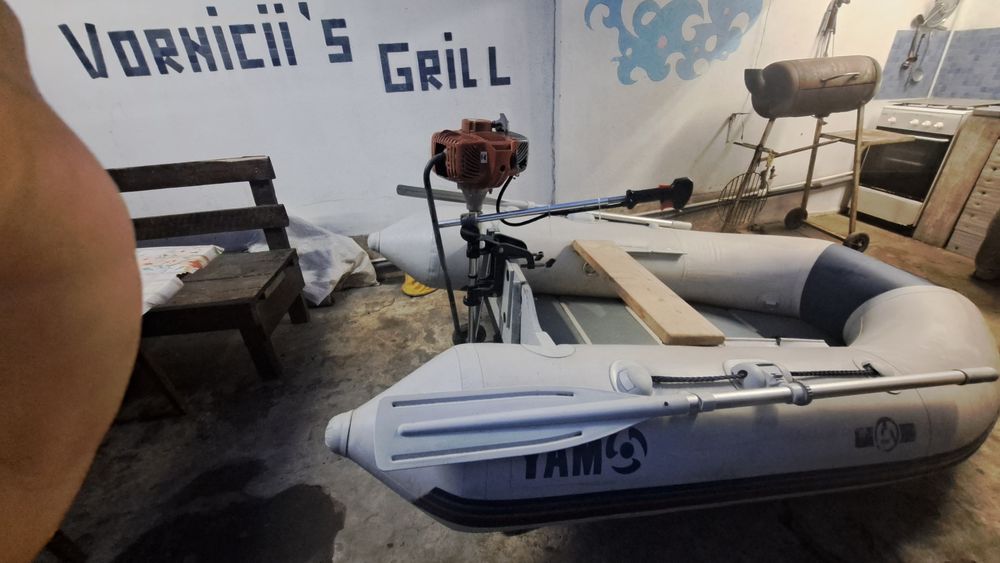 Vand barca cu motor sau schimb