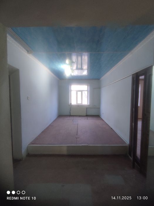 Bustonda 3 xonali uy sotiladi