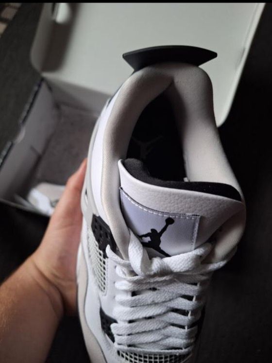 AIR Jordan 4 Retro