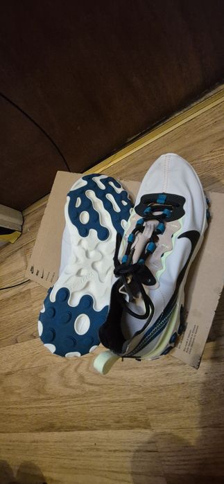 Маратонки  NIKE REACT

ELEMENT 55.