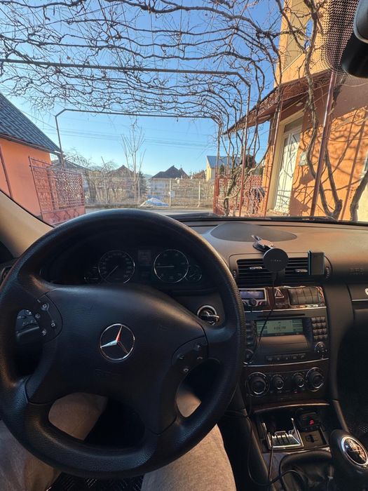 Mercedes C200.