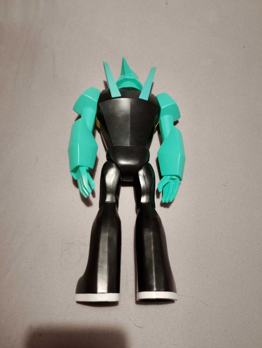 Фигурка на Ben 10 с подарък