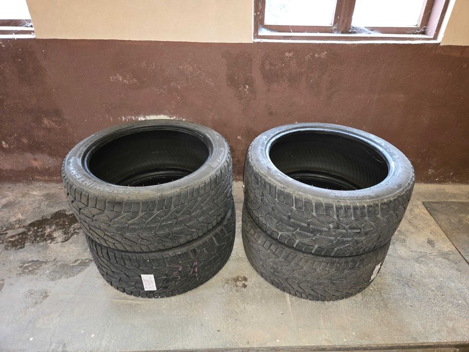 Зимни гуми 275/40/20