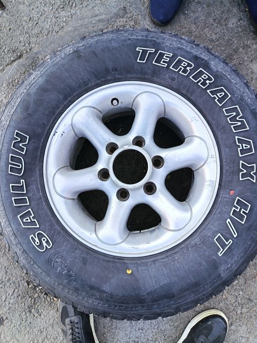 Подам комплект шин