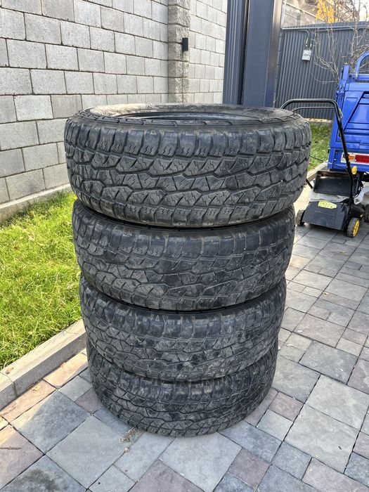 Шины всесезонные Triangle 292 АТ в отличном состоянии 265/65/17