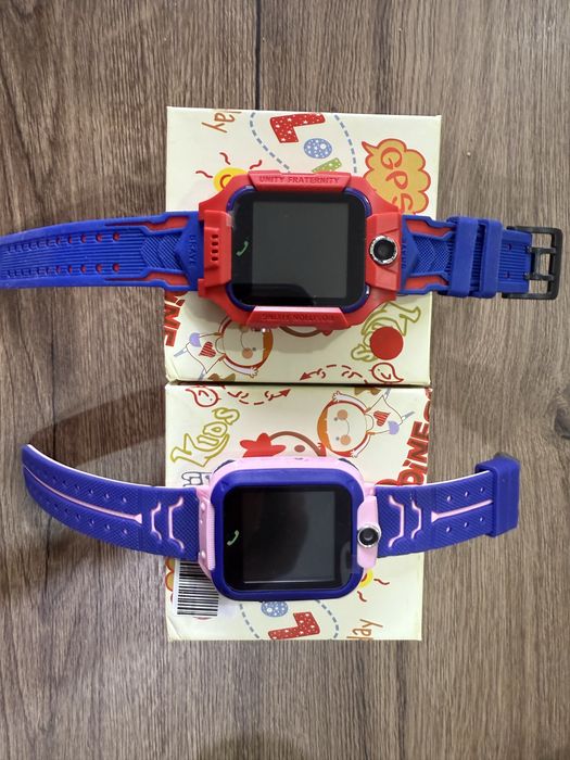 Vand 2 smartwatch pentru copii noi