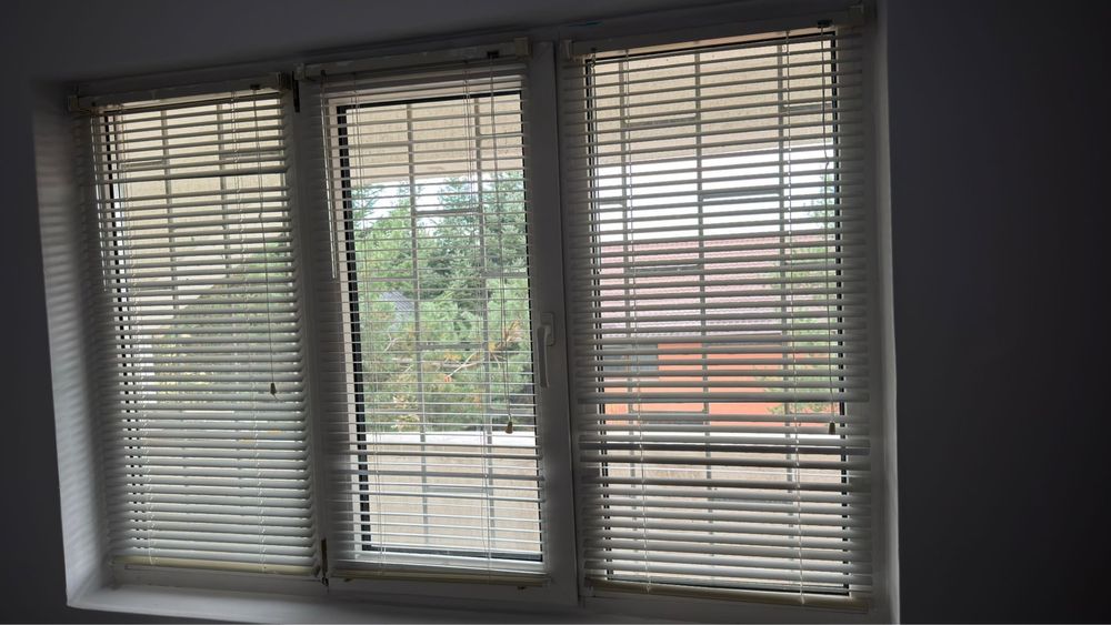 Jaluzele in stare foarte buna 15 bucati, 300 lei toate