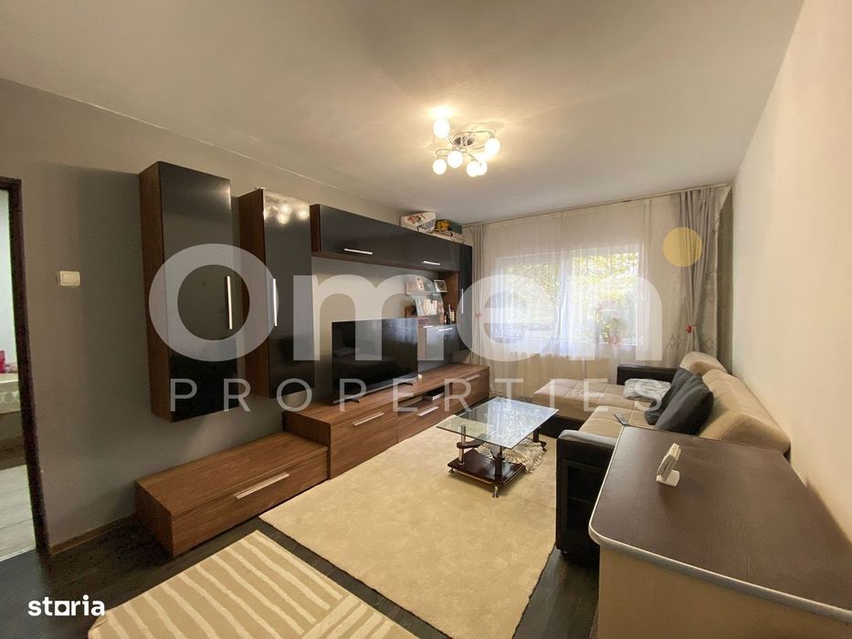 Apartament cu 3 camere de vanzare, zona Ariesului