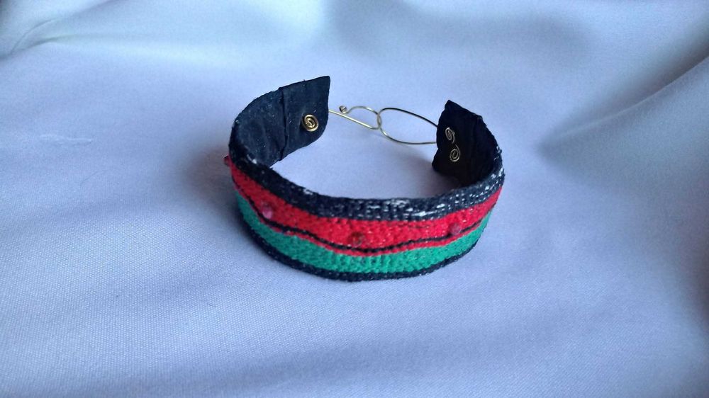 Brățară textilă cu rubine