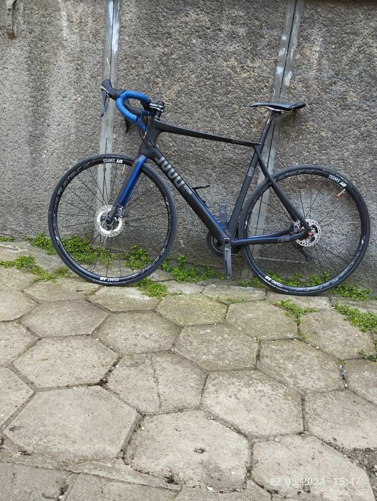 Шосеен карбонов велосипед ROSE