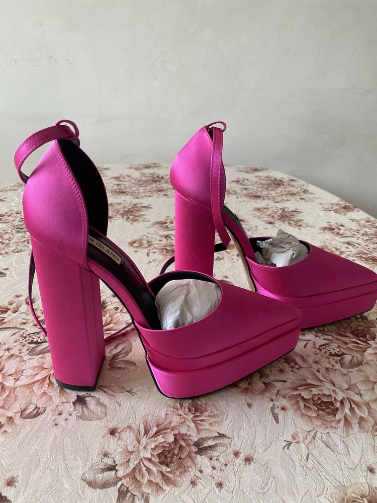 Дамски обувки River Island с висок ток и платформи