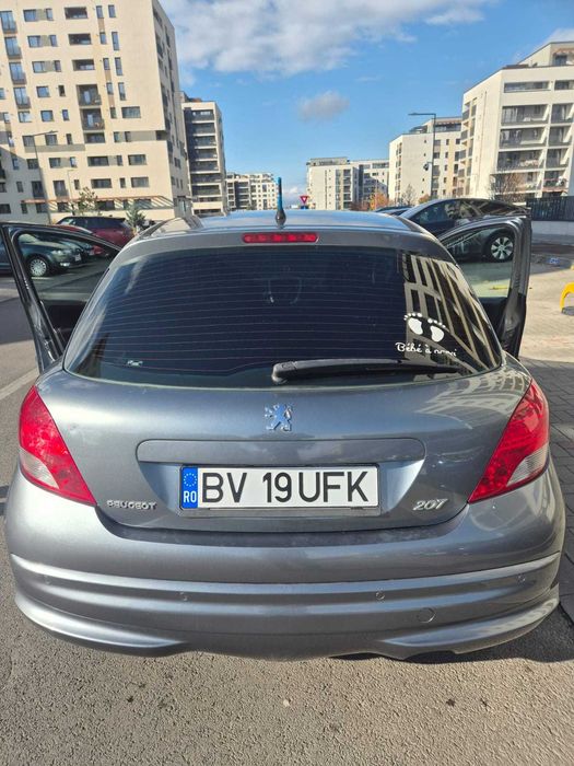 Proprietar vând Peugeot 207 1.4 HDI.