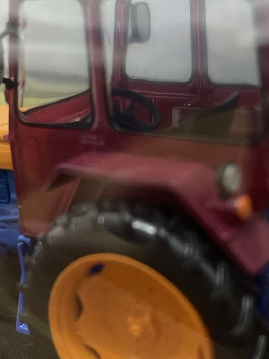 Macheta Tractor UTB 650 cu motor Universal 650