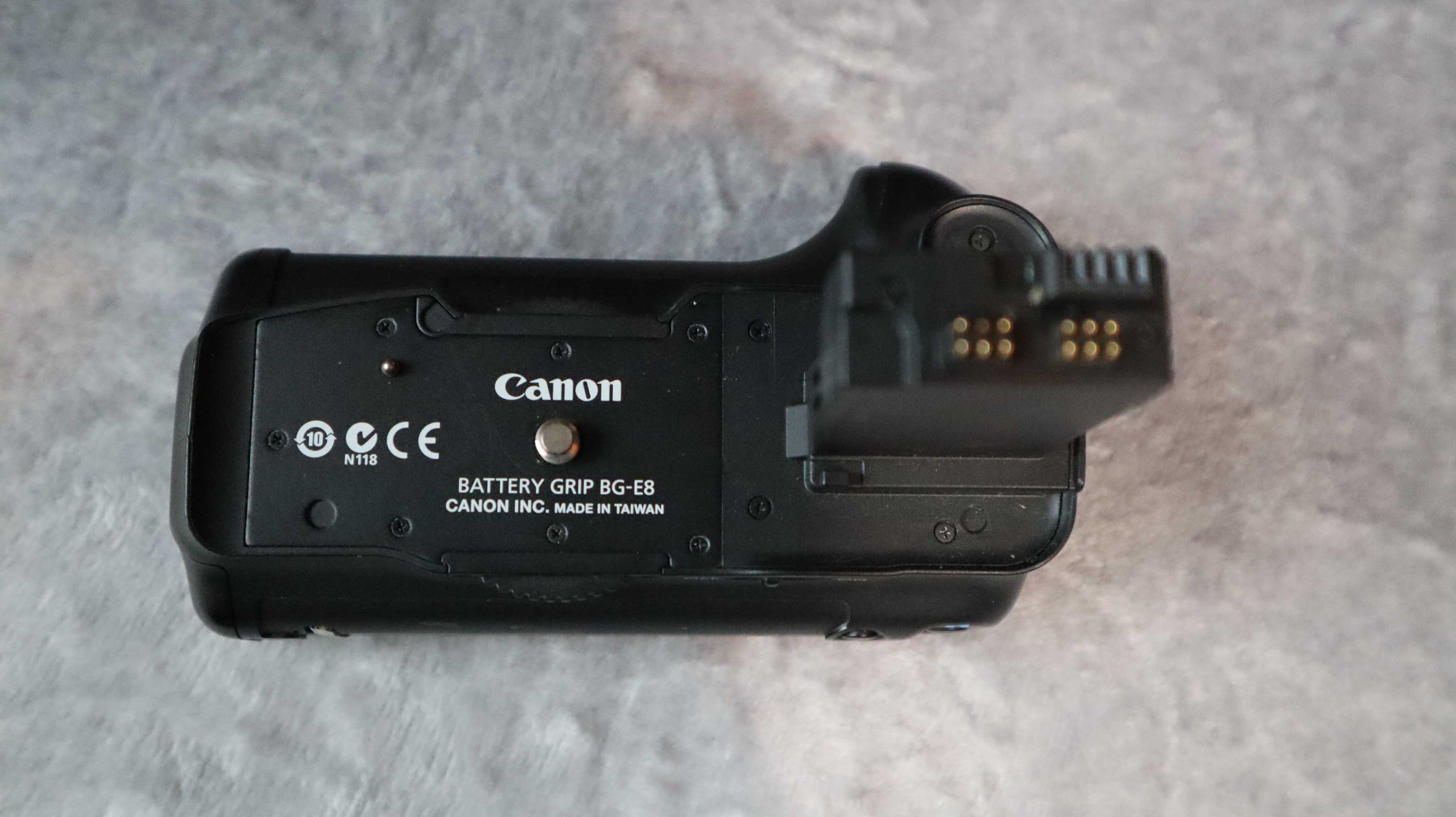 Canon 650 d cu obiectiv Canon 18-135 IS STM + accesorii
