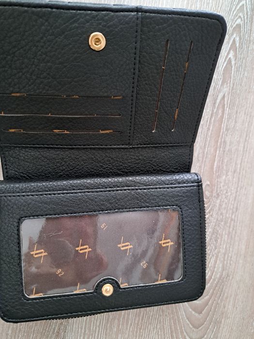 Чисто ново портмоне