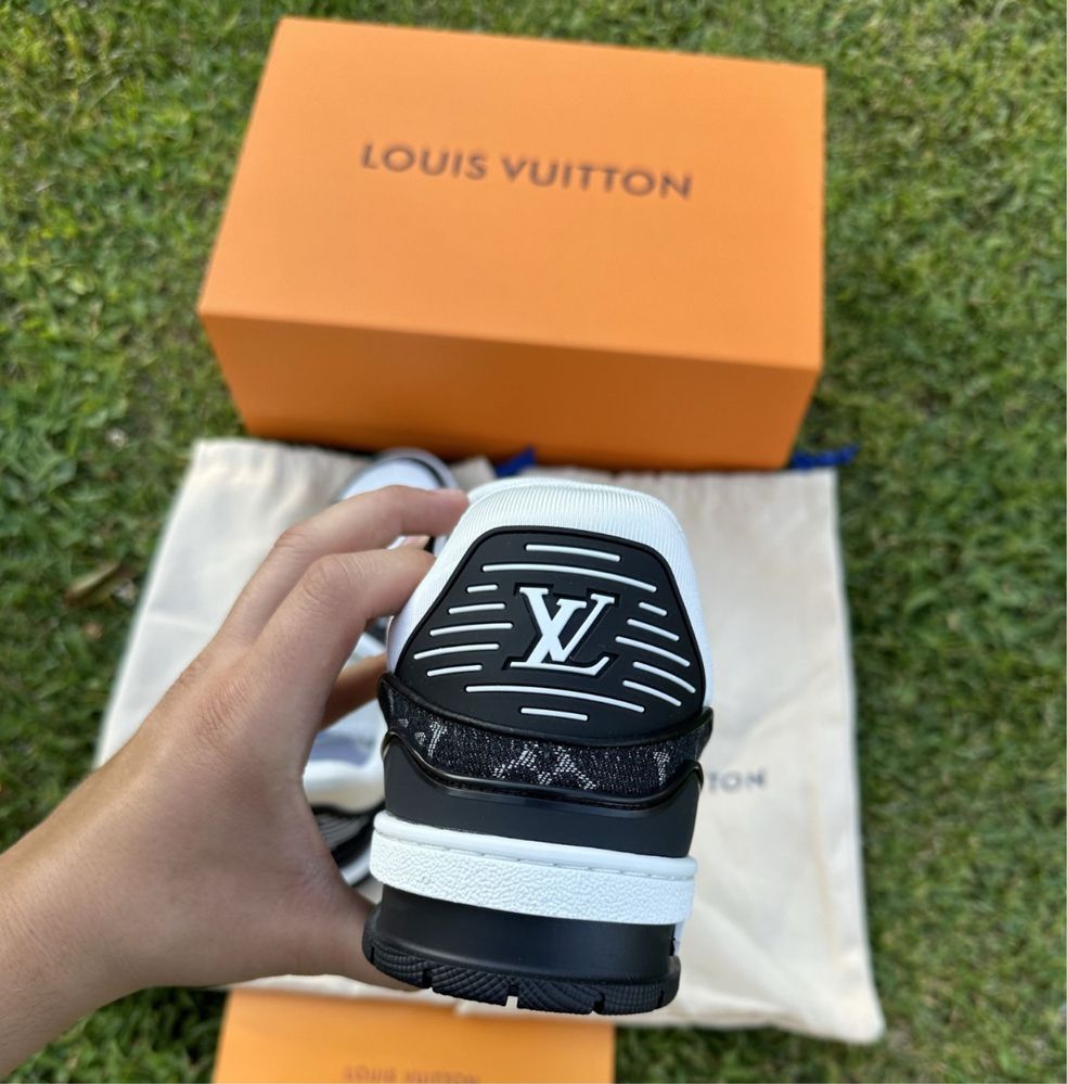 Adidasi LV Trainers louis vuitton albi negri