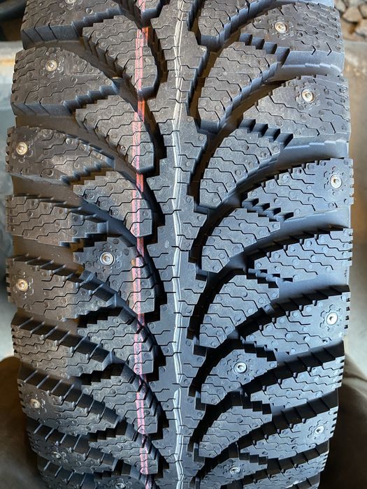 Резина на 15 205/65  новая шипы  в нал