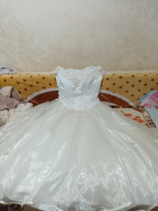 Rochie de mireasa in stare buna frumoasa si eleganta