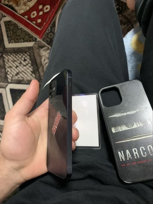 Vand IPhone 12 si  IPhone xr