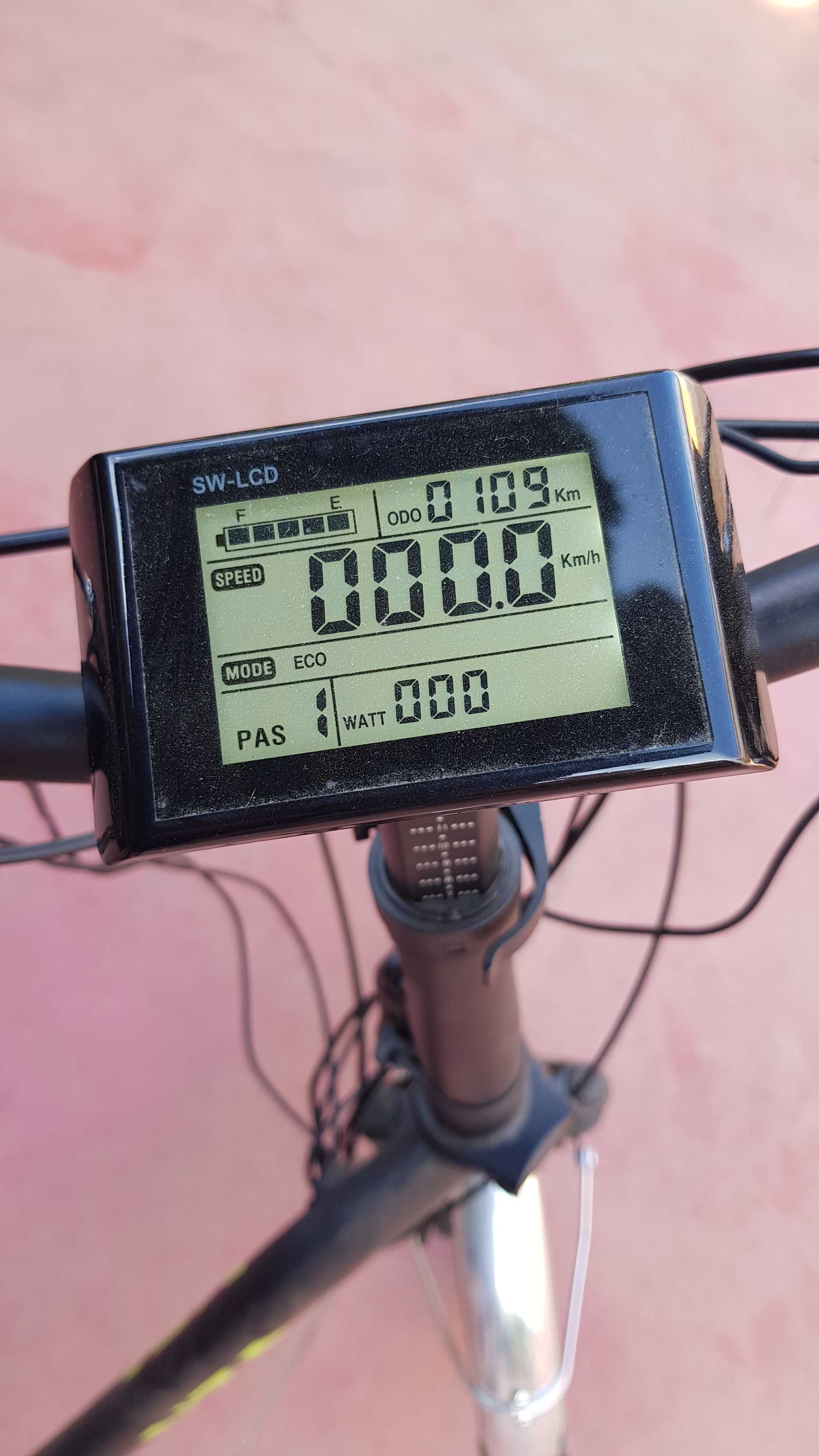 Bicicletă electrica nouă cu acceleraţie la mână