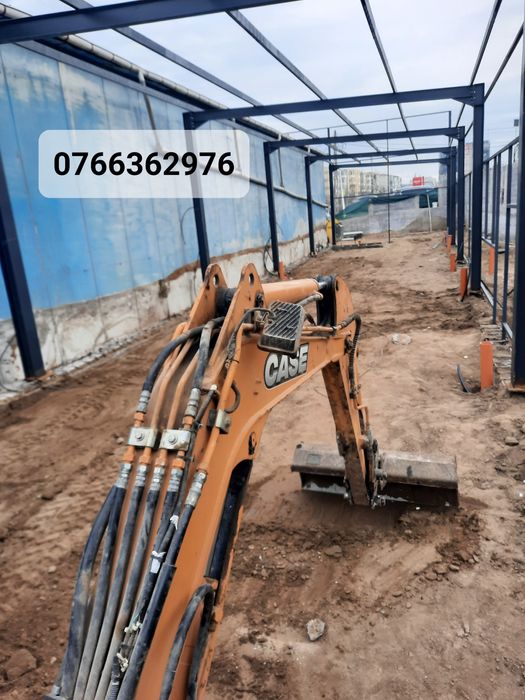Miniexcavator cu picon pamant vegetal si nisipos