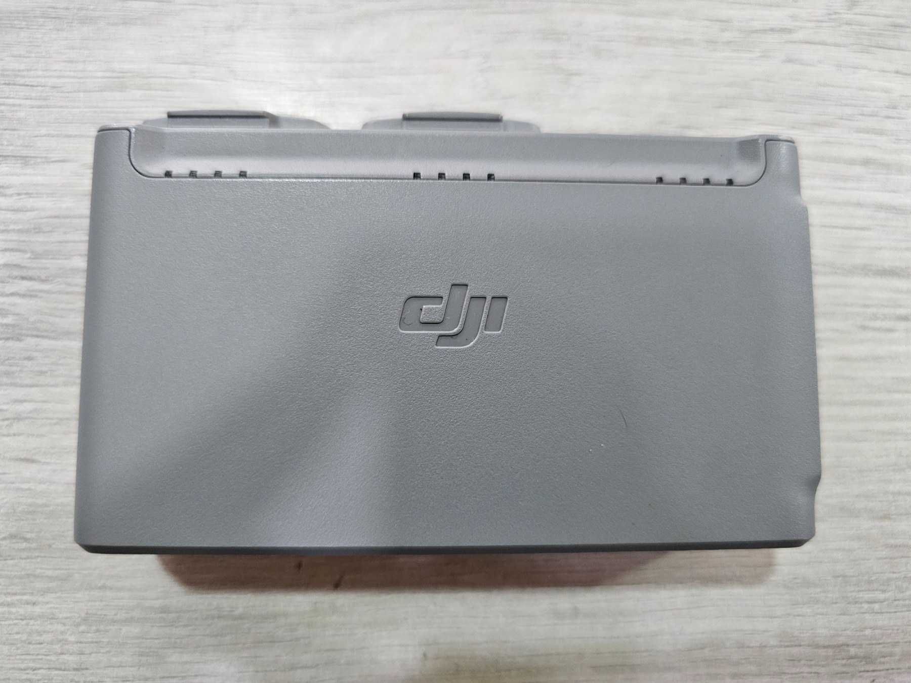 Контролер за дрон DJI и две батерии с хъб за зареждане , чантичка DJI