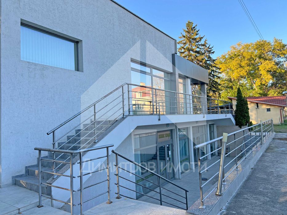 Продава двуетажен търговски обект - магазин в гр. Нови пазар.