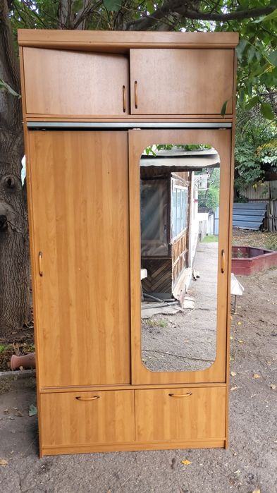 Продам шкаф в коридор